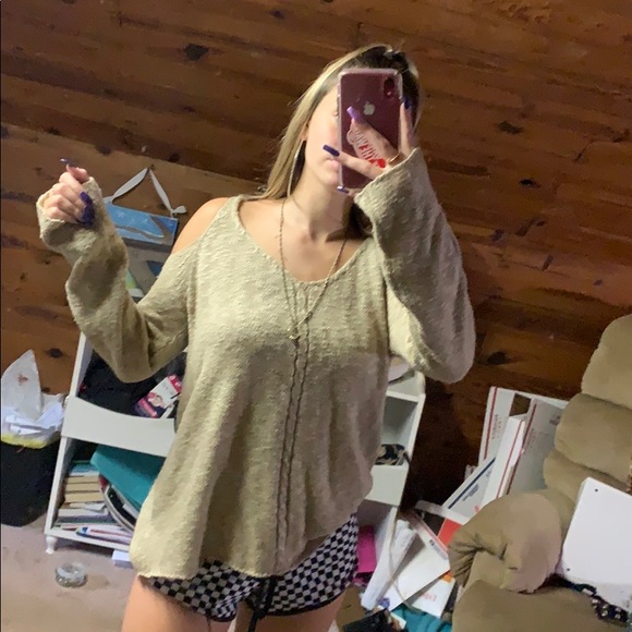 Tan knitted sweater - Picture 2 of 2